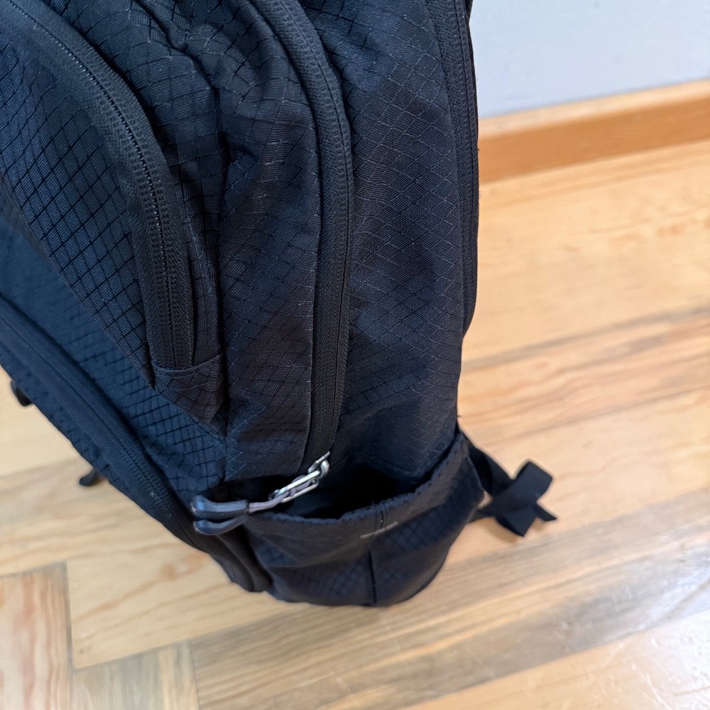 High Sierra Tech Spot Laptop Bag Multi-Pocket 17"‎ Padded Compartment Backpack - Picture 15 of 16